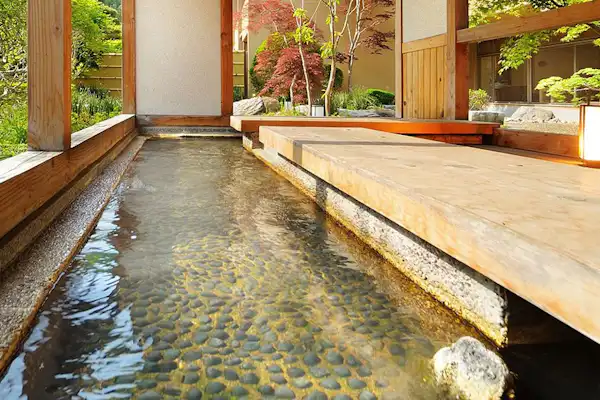 บ่อน้ำพุร้อนกลางแจ้ง