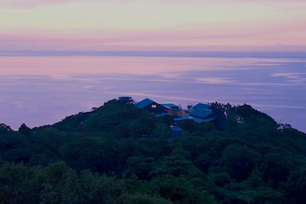 嵐を観る宿 御宿 The Earthの最安値が見つかる 10日間 空室カレンダー 一休 Com