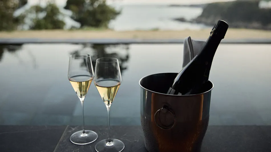 The Earth Inn: A Place to Watch the Storm