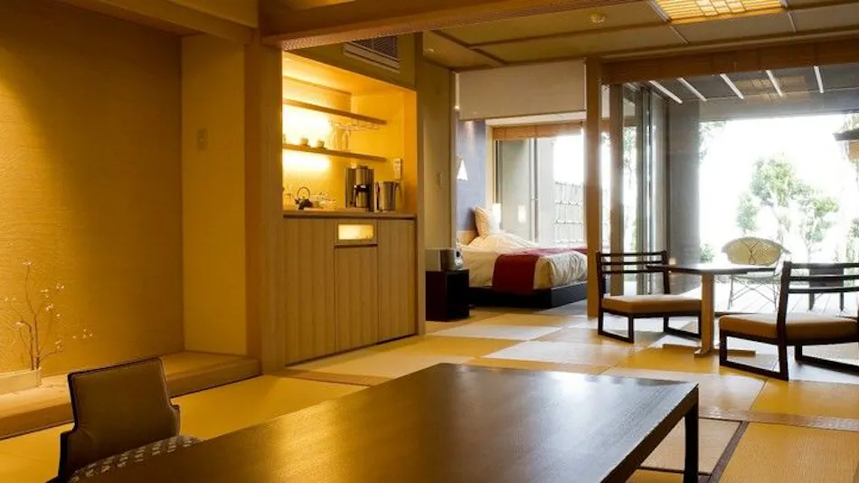 The Earth Inn: A Place to Watch the Storm