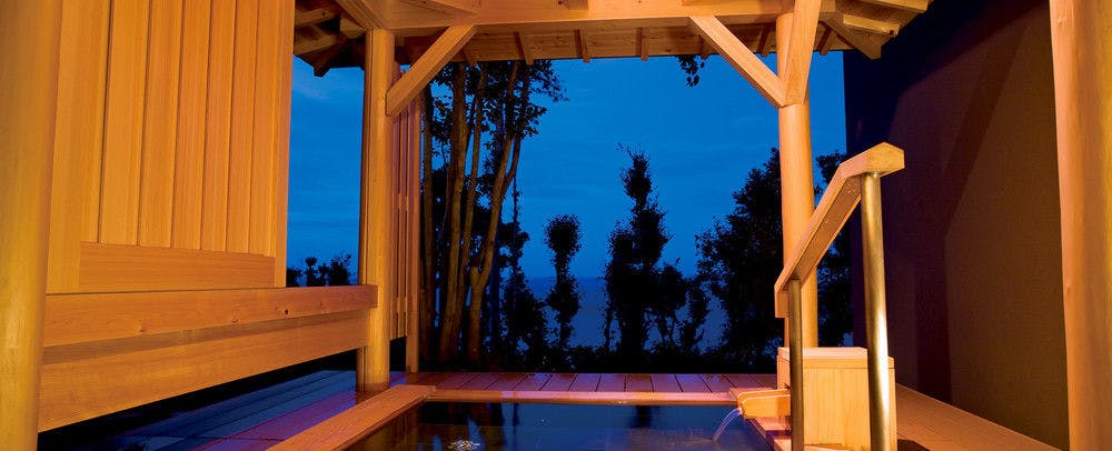 The Earth Inn: A Place to Watch the Storm