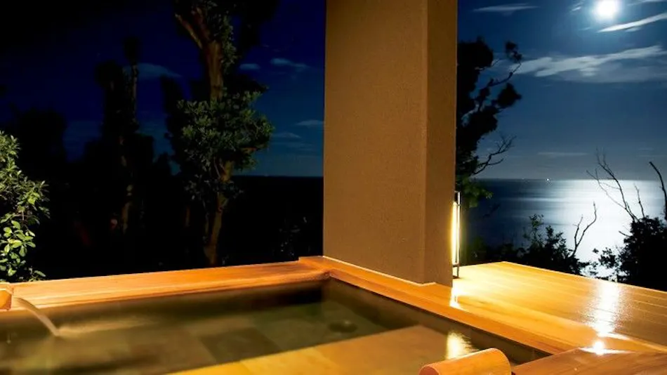 The Earth Inn: A Place to Watch the Storm