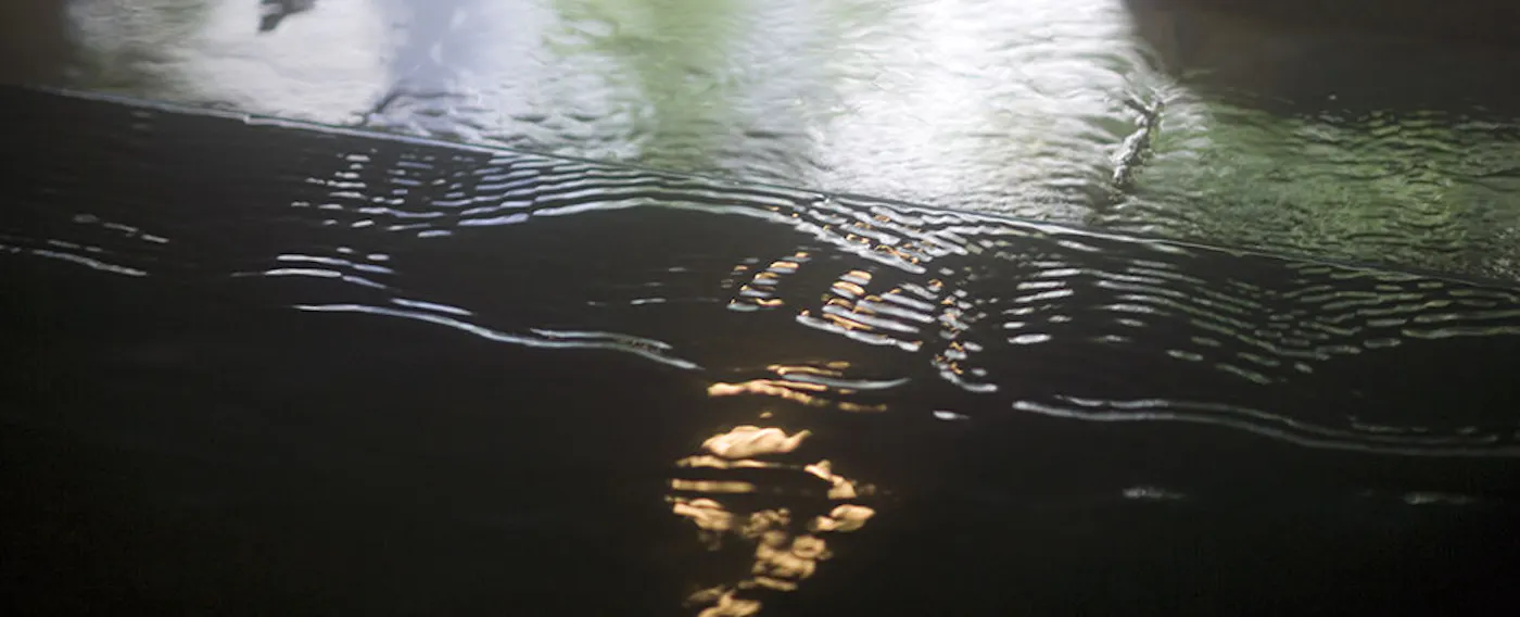 Mata air panas dan mandi