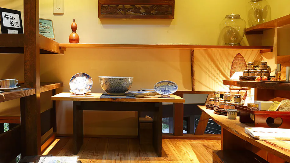 Island Inn of Moromi, "Mari"