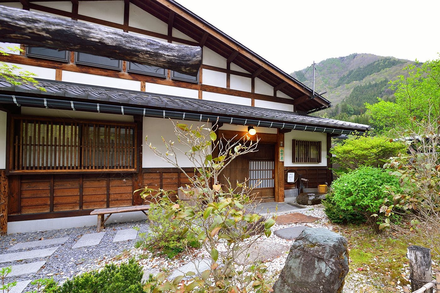 料理旅館　奥飛騨山草庵　饗家（きょうや）