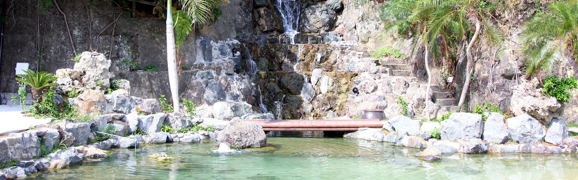 ホテル敷地内海水池