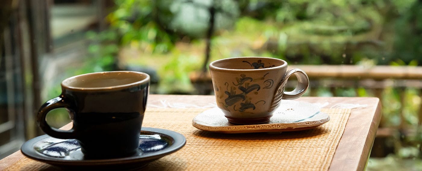 ถ้วยหัตถกรรมพื้นบ้าน