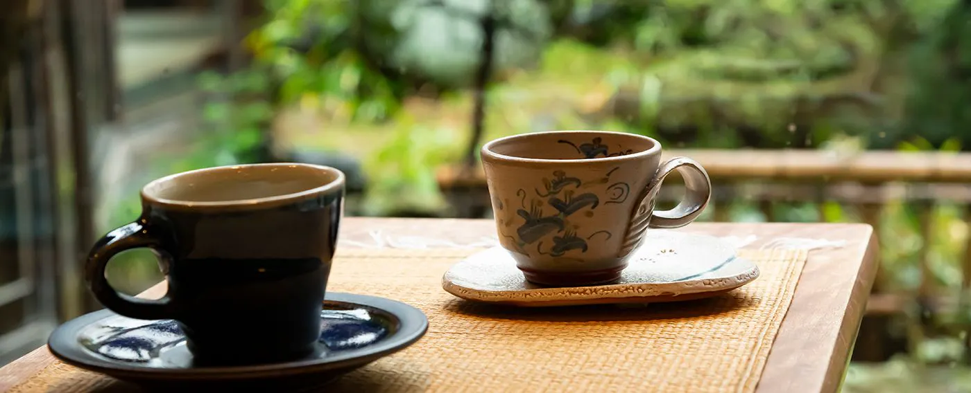 ถ้วยหัตถกรรมพื้นบ้าน