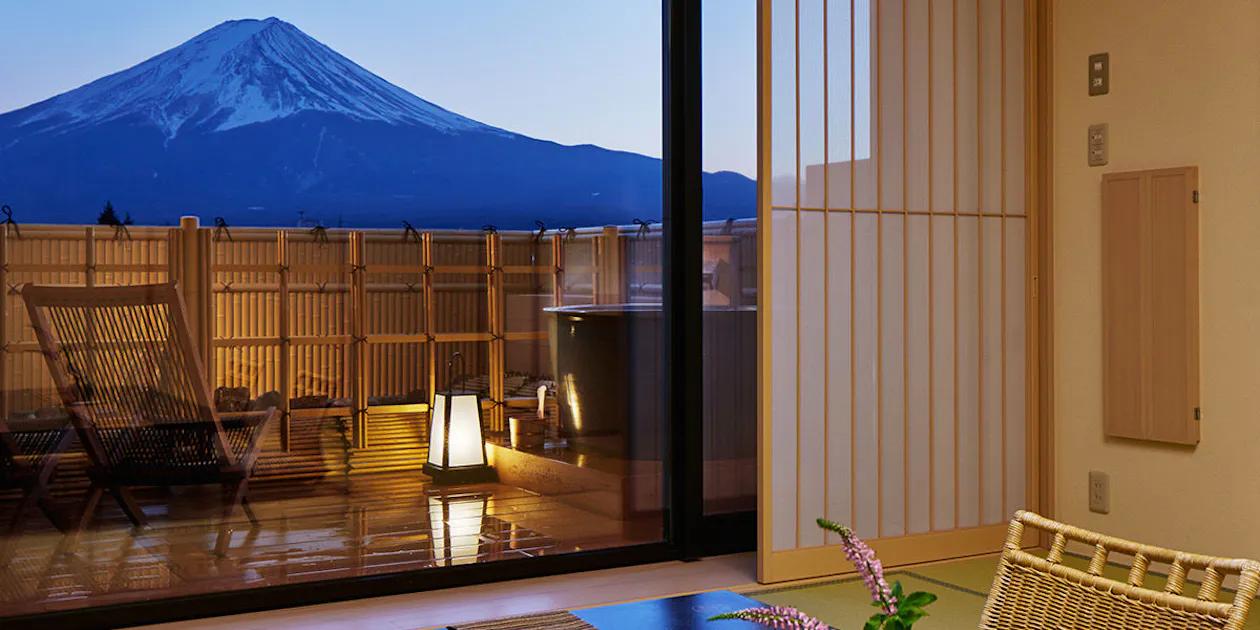 Hot spring inn overlooking Mount Fuji and Lake Kawaguchi at Konanso