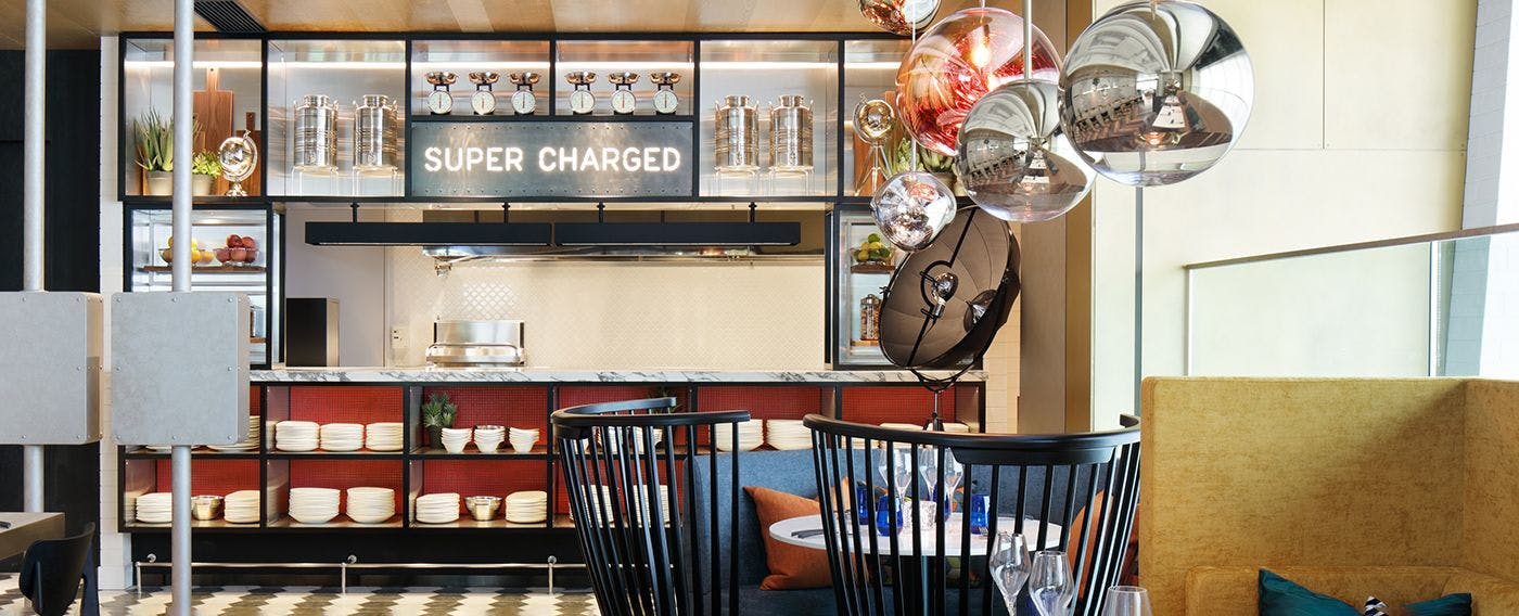 올데이 다이닝 "The WAREHOUSE"