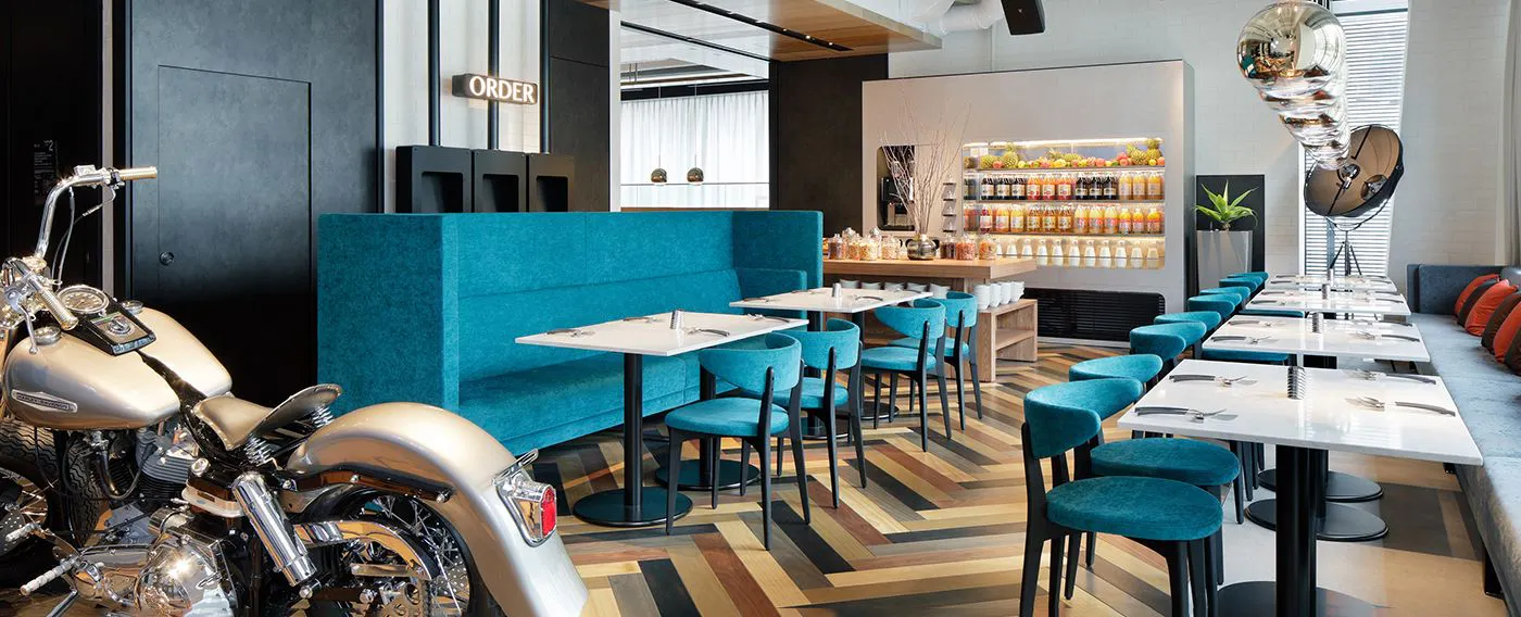 올데이 다이닝 "The WAREHOUSE"