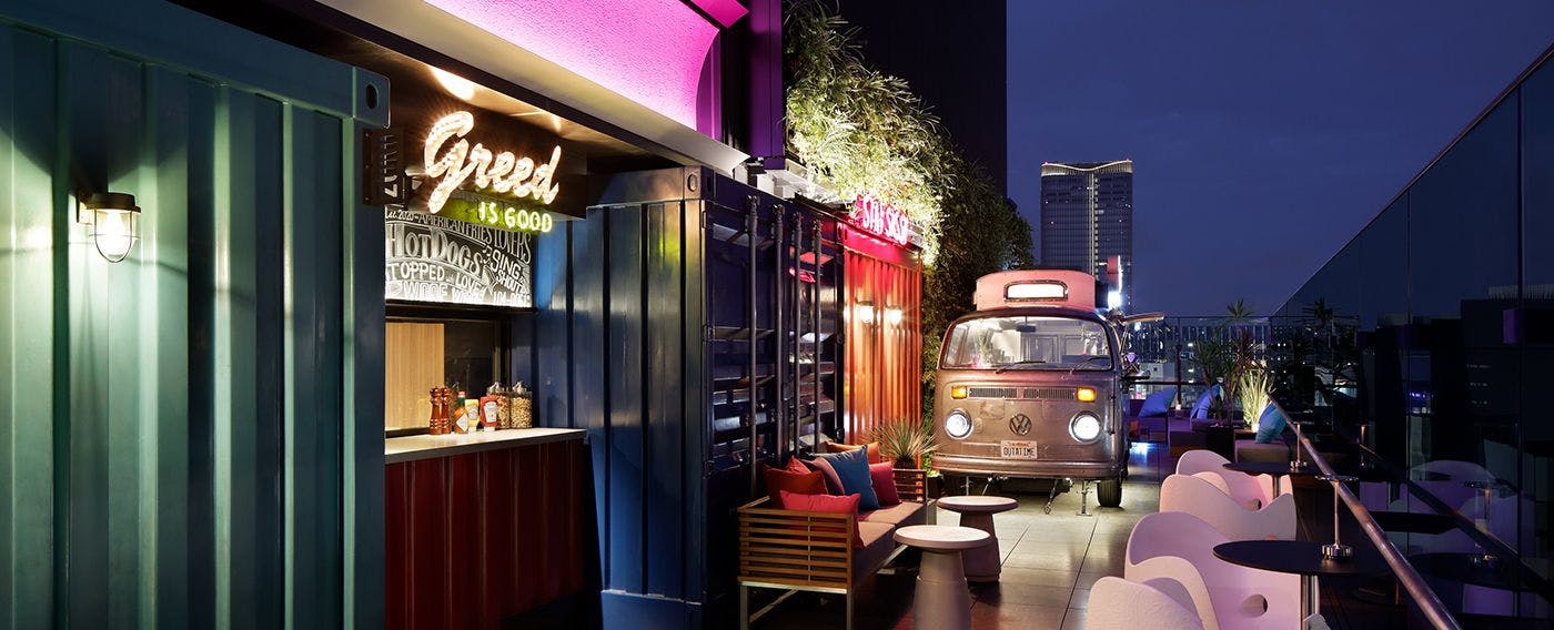 루프탑 바 "Roof Dogs"