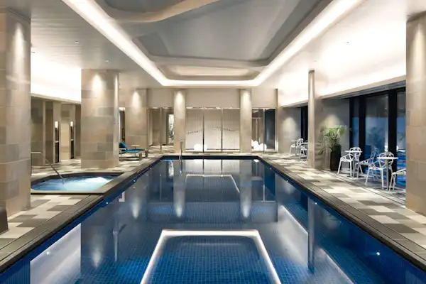 สระว่ายน้ำ