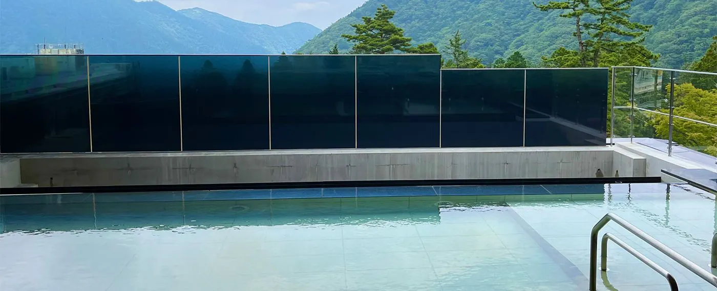 Tab mandi terbuka (rotenburo)