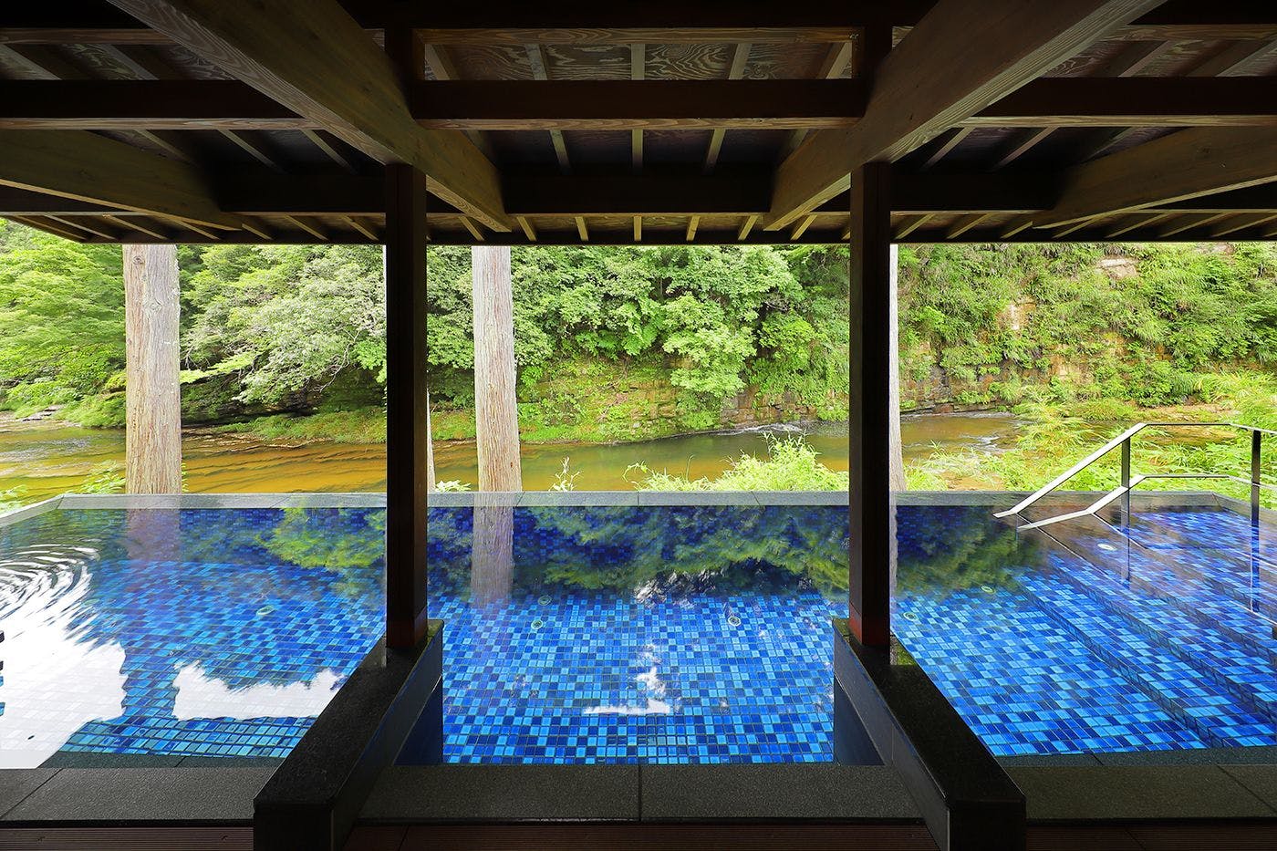 อ่างอาบน้ำกลางแจ้ง