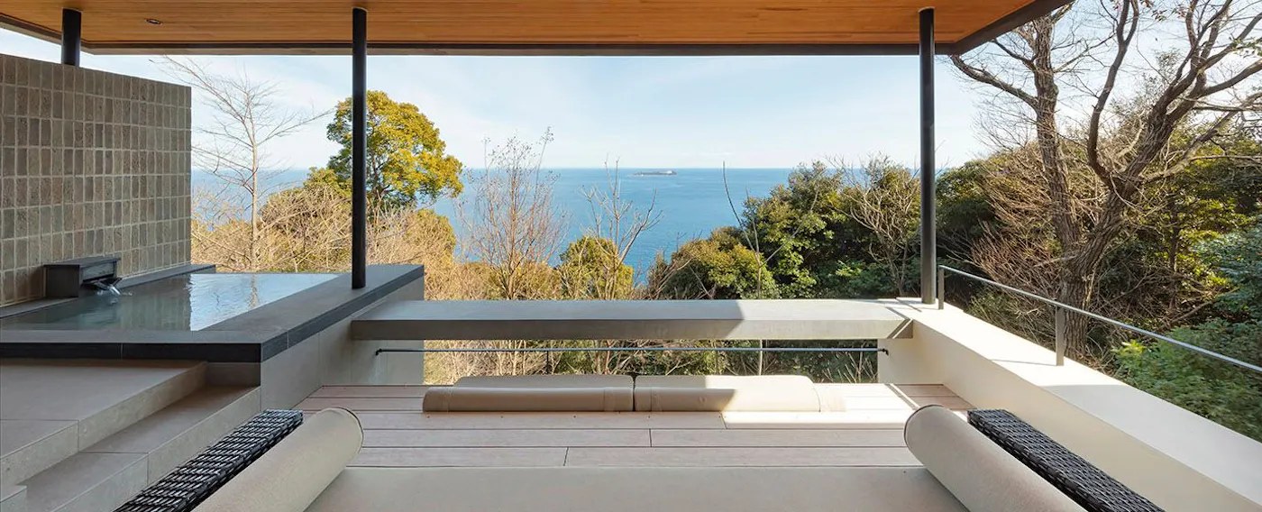 วิลล่าพร้อมระเบียงและอ่างอาบน้ำกลางแจ้ง