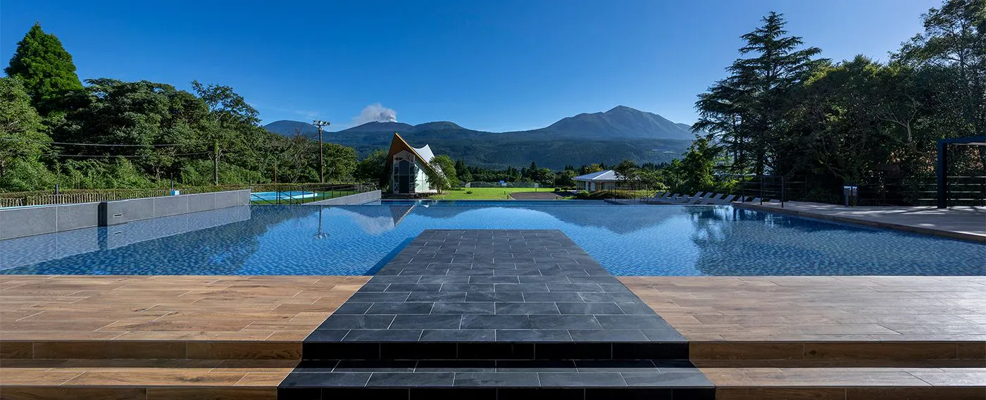 ทัศนียภาพที่สามารถมองเห็นเทือกเขาคิริชิมะอันยิ่งใหญ่รอต้อนรับคุณ