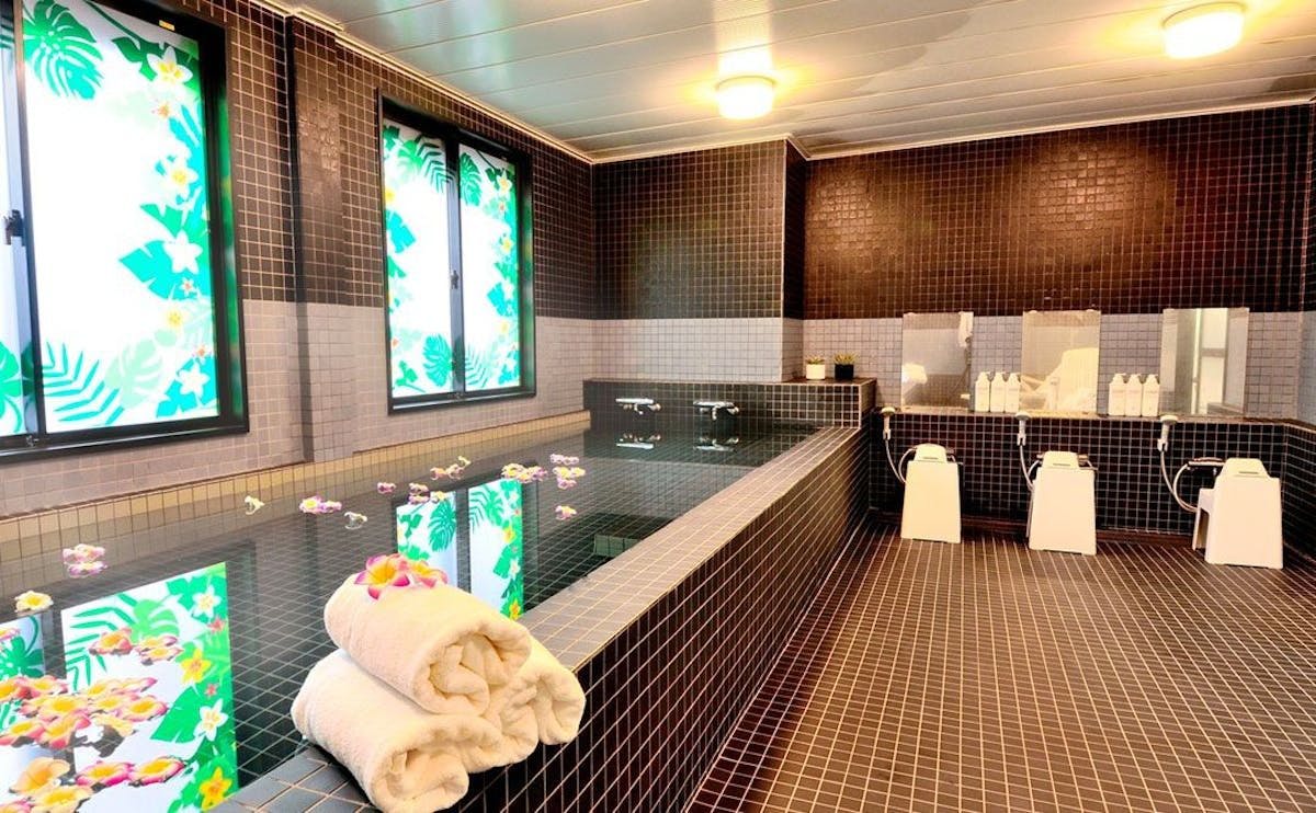 ห้องอาบน้ำสาธารณะที่กว้างขวาง