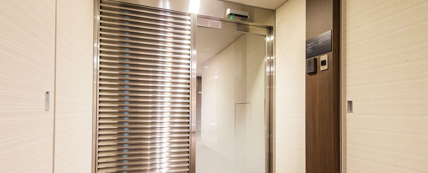 ประตูรักษาความปลอดภัยสำหรับชั้นผู้หญิงเท่านั้น