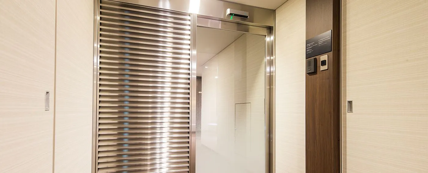 ประตูรักษาความปลอดภัยสำหรับชั้นผู้หญิงเท่านั้น