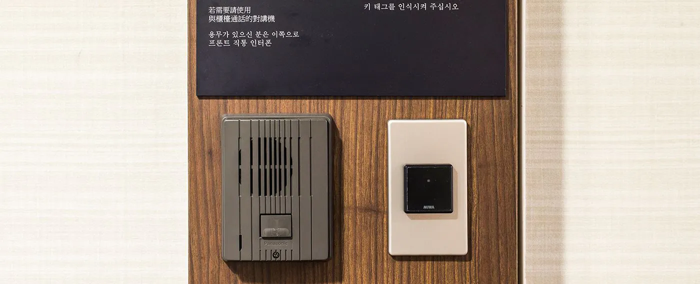 ประตูรักษาความปลอดภัยชั้นสำหรับผู้หญิง