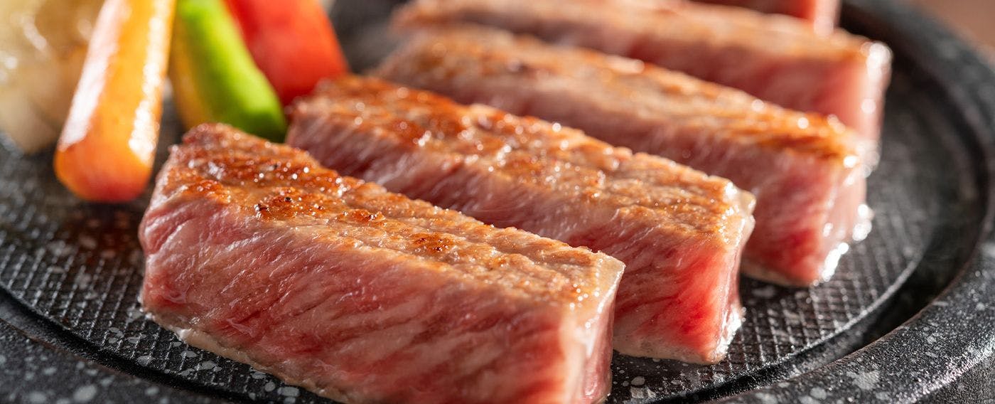 บุฟเฟต์ × เมนูพิเศษให้เลือก 4 แบบ: สเต๊กเนื้อวากิว