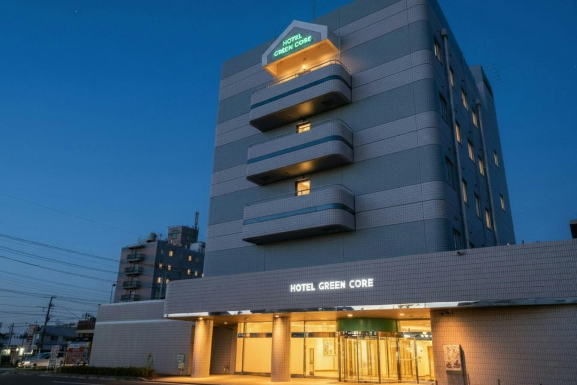 วิวภายนอกอาคารยามค่ำคืน