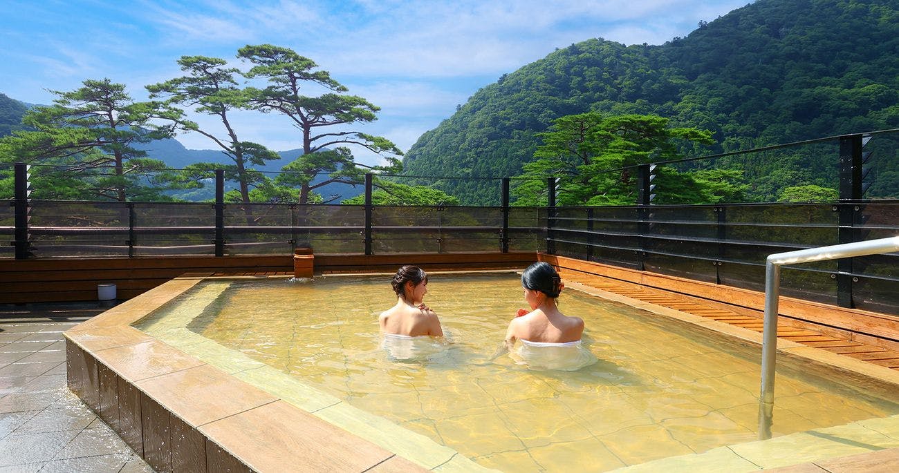 บ่อน้ำพุร้อนกลางแจ้ง