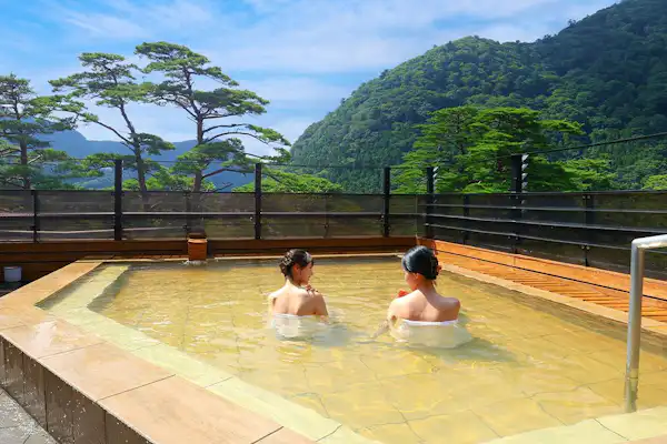 บ่อน้ำพุร้อนกลางแจ้ง