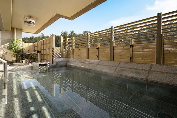 ออนเซ็นกลางแจ้ง