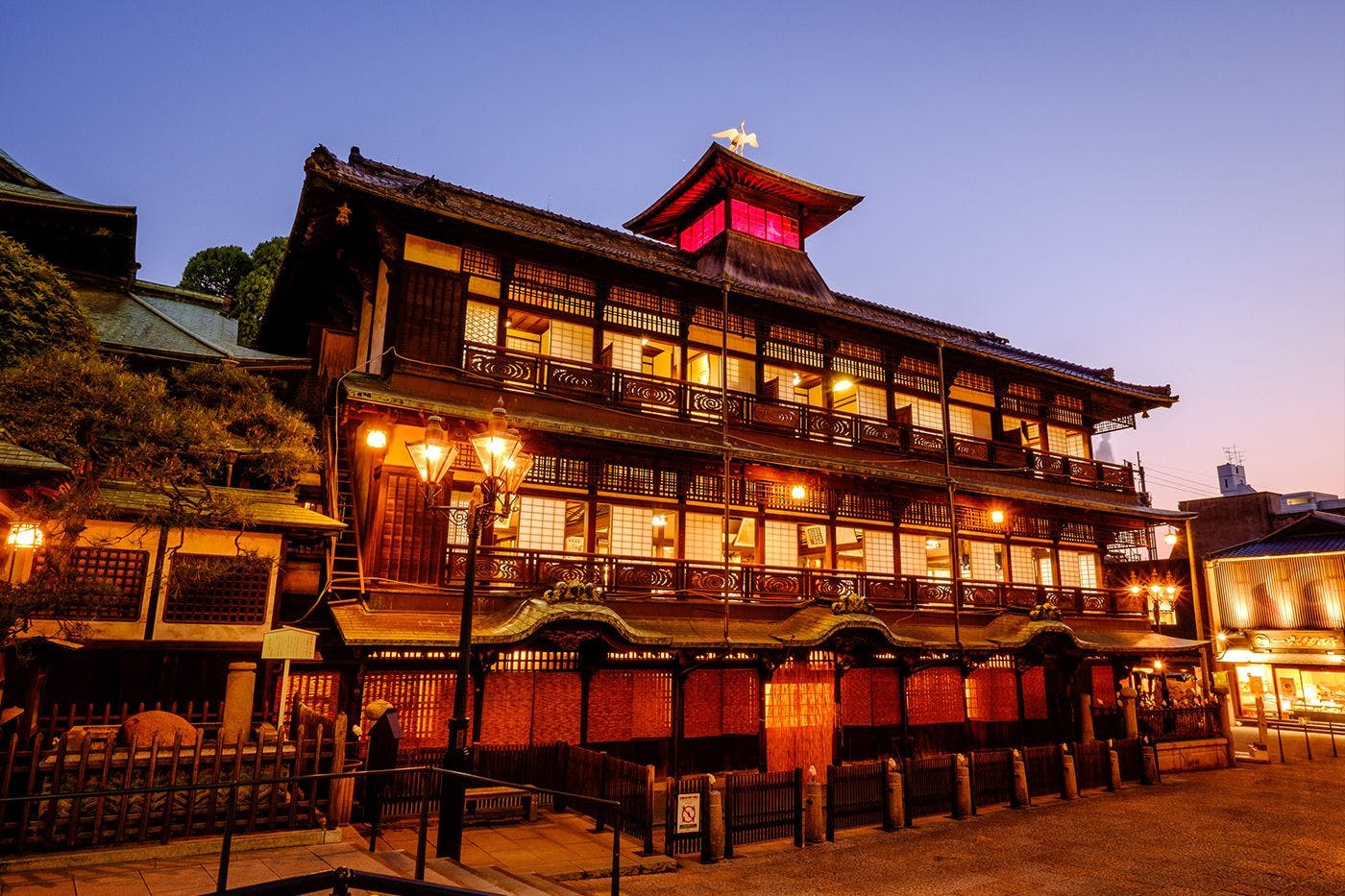 น้ำพุร้อนโดโกะ