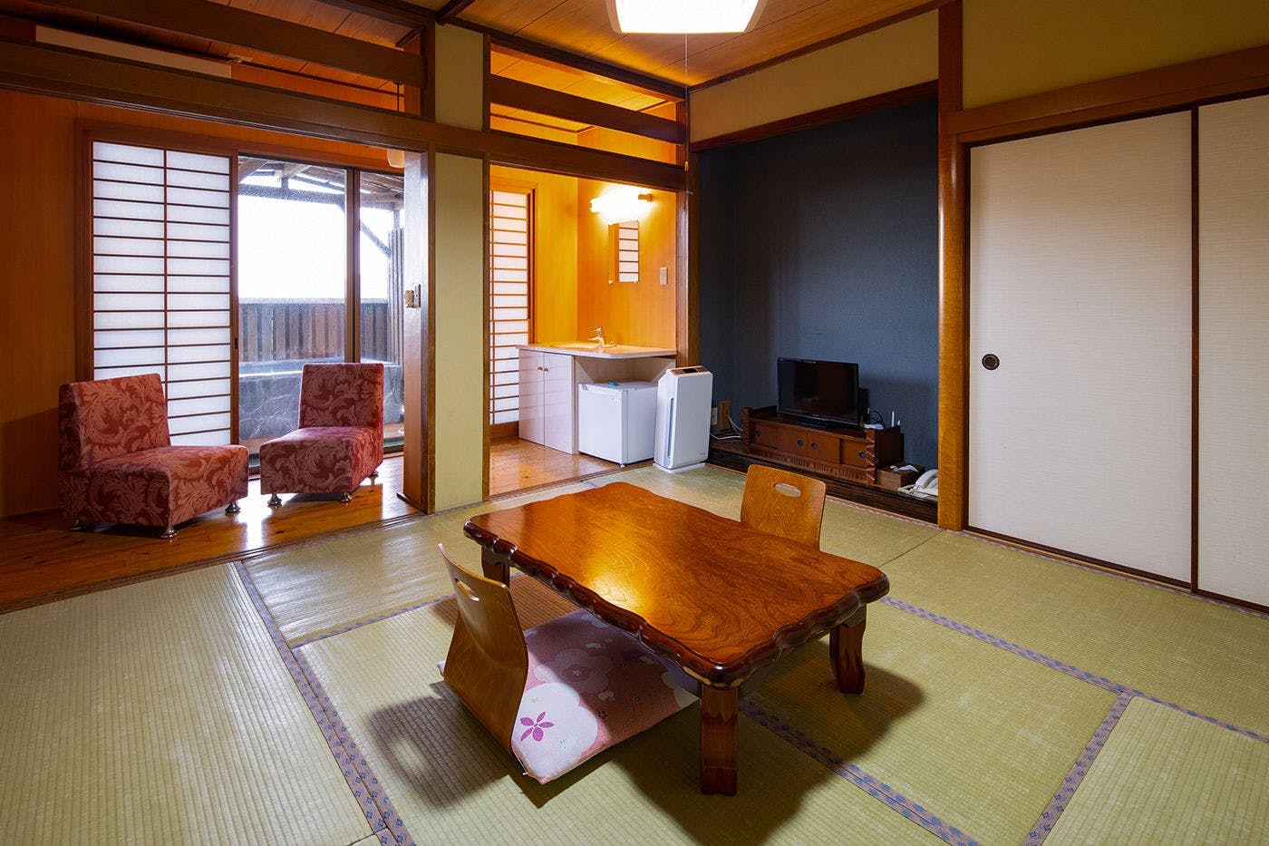 อาคารหลัก ห้องสไตล์ญี่ปุ่นพร้อมออนเซ็นกลางแจ้ง ขนาด 8 เสื่อทาทามิ