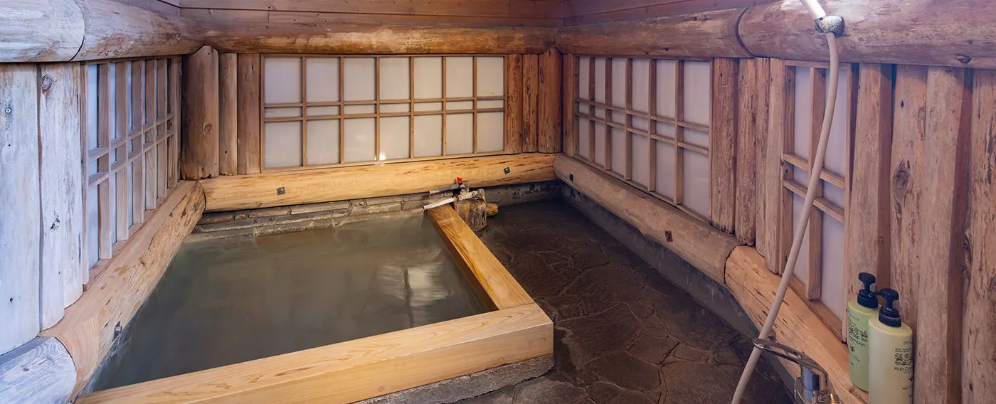 ออนเซ็นยามค่ำคืน