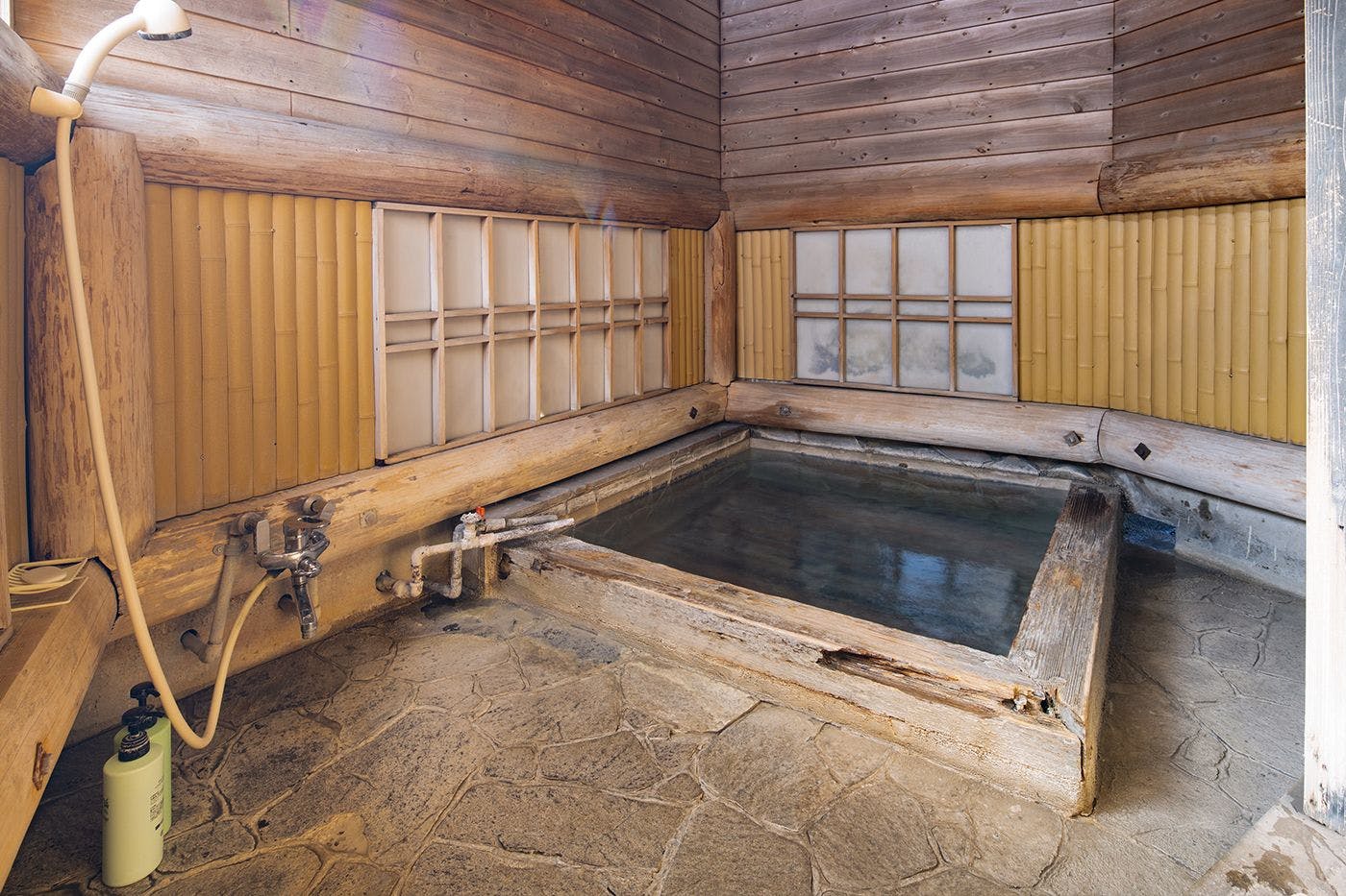 ออนเซ็นยามค่ำคืน