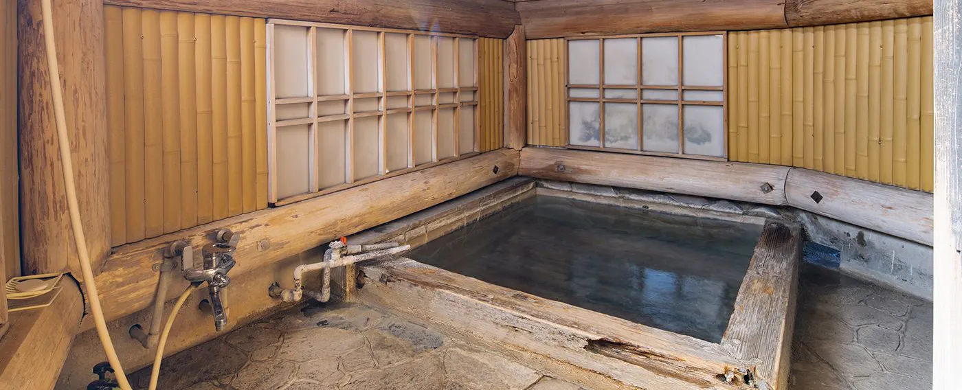 ออนเซ็นยามค่ำคืน