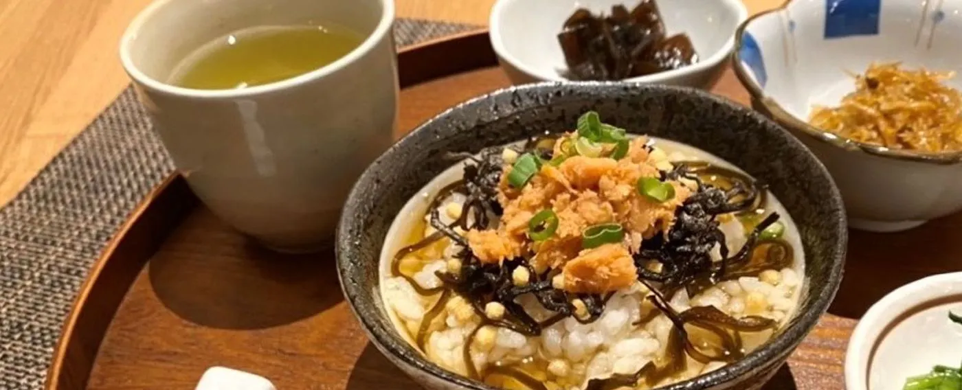 Nasi dengan kuah Kansai