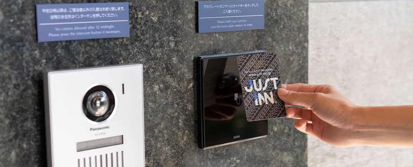 館內設施|入口(深夜0~6時需刷卡進入)