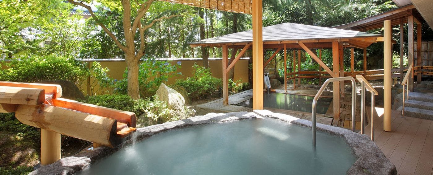 น้ำพุร้อนกรดไหลตามธรรมชาติ