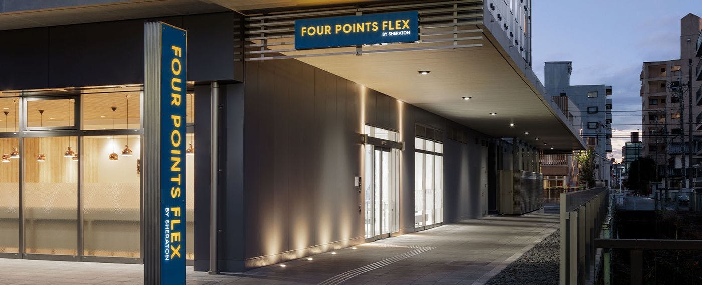 ภายนอกในยามค่ำคืน