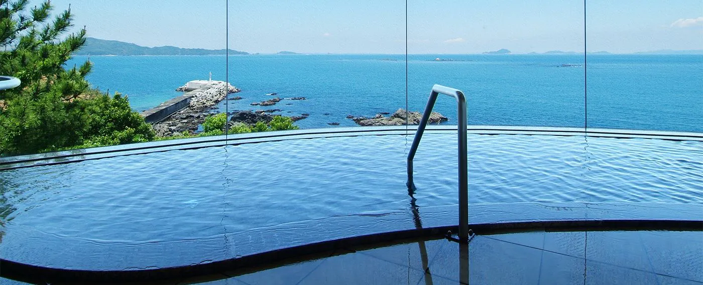 น้ำพุร้อนธรรมชาติ "岬の湯"