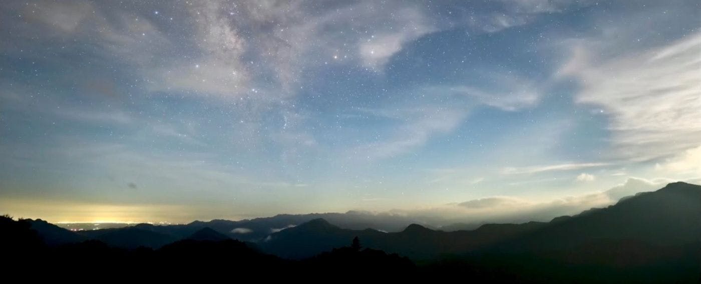 ท้องฟ้าที่เต็มไปด้วยดวงดาว