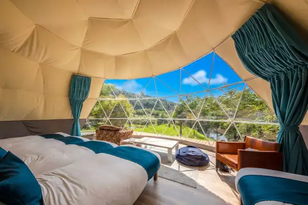 Tampilan interior tenda dome