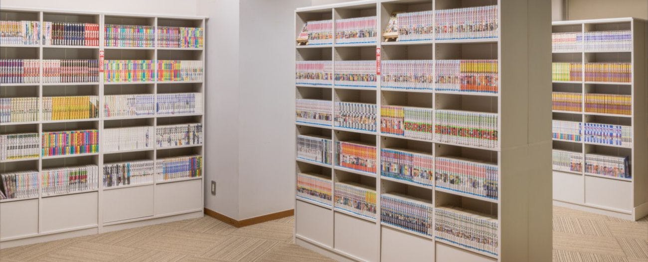 Rak buku di Kua Resort Yunofunesawa