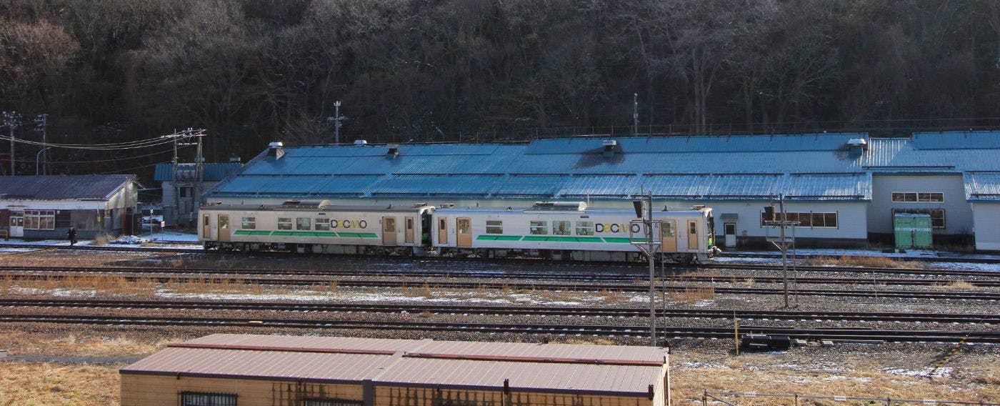 รถไฟที่มองเห็นได้จากห้องพัก.