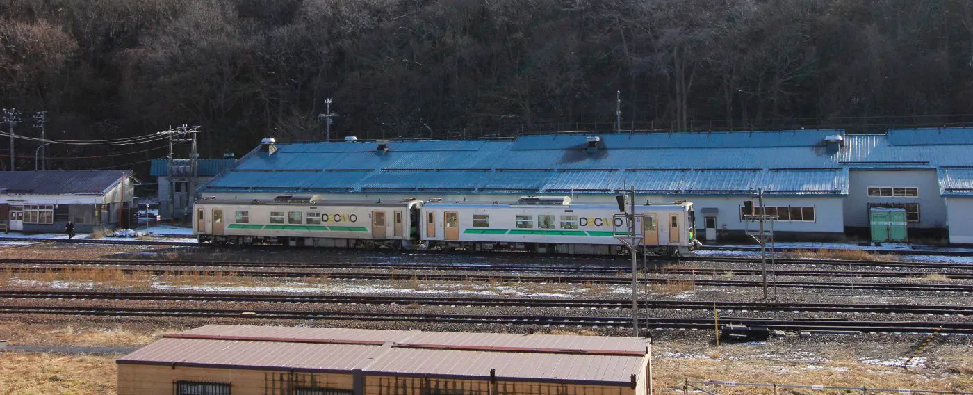 รถไฟที่มองเห็นได้จากห้องพัก.