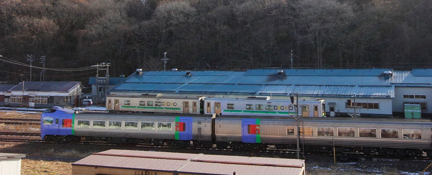 รถไฟที่มองเห็นได้จากห้องพัก.