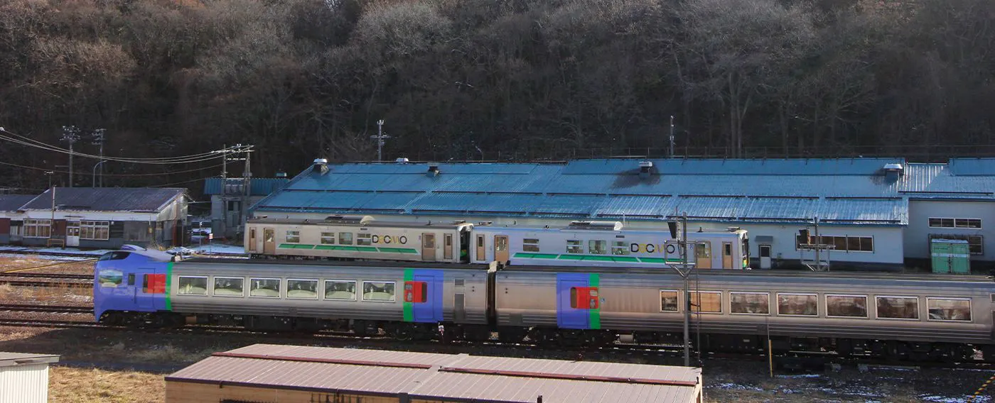 รถไฟที่มองเห็นได้จากห้องพัก.