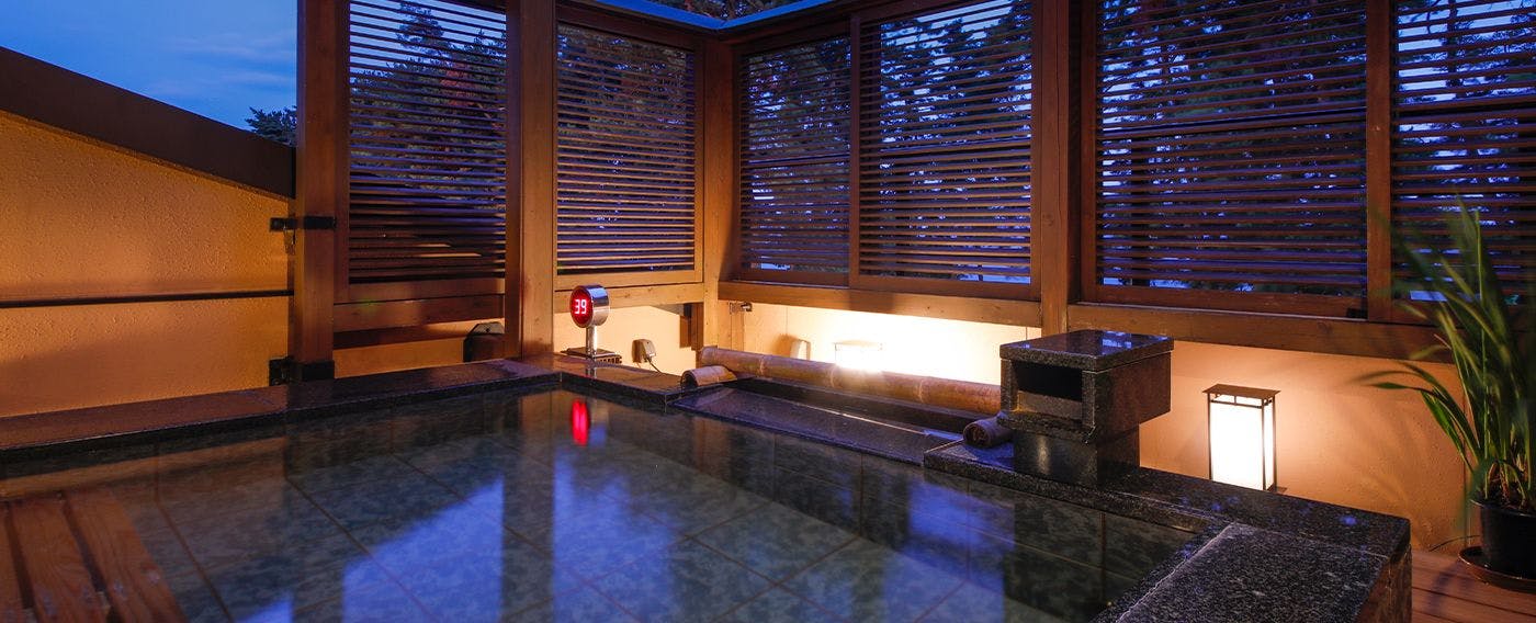 ออนเซ็นกลางแจ้ง