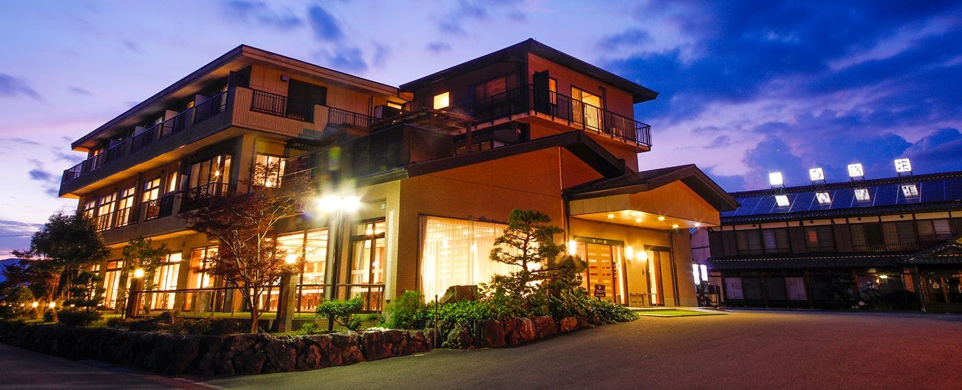 ภายนอกในยามค่ำคืน