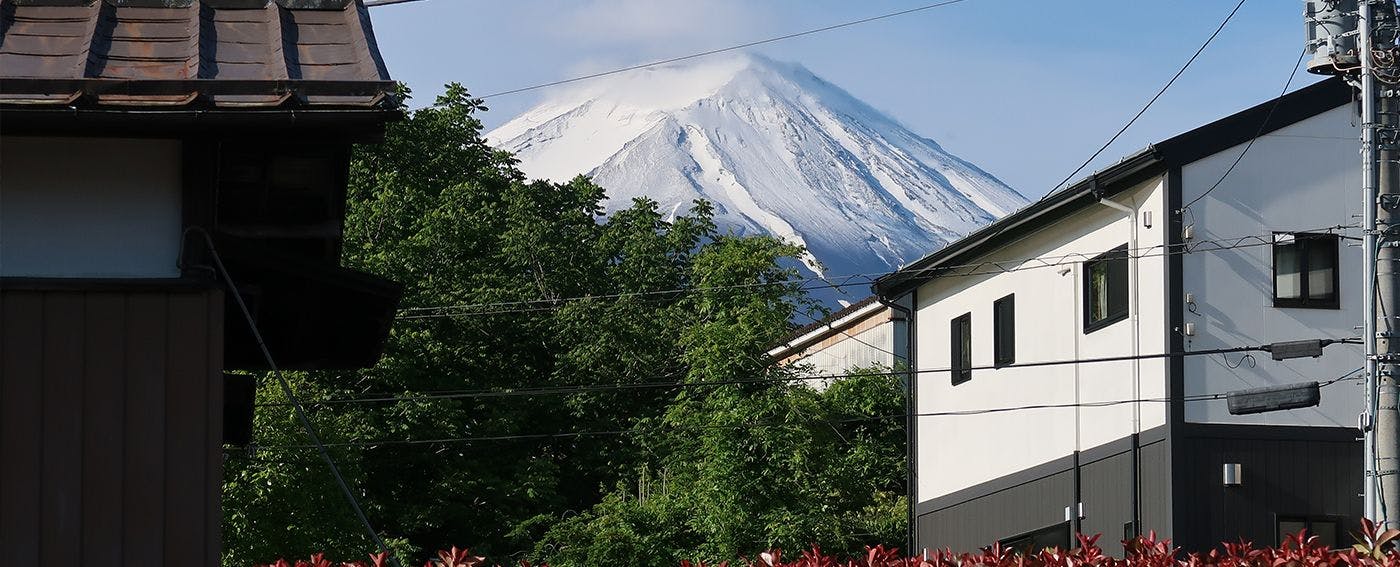 ภาพลักษณ์ของภูเขาไฟฟูจิที่มองเห็นได้จากภายในบริเวณที่พัก